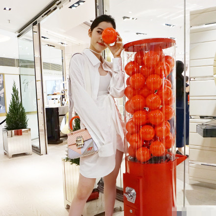 欧阳娜娜台上休闲装,欧阳娜娜近日活动礼服