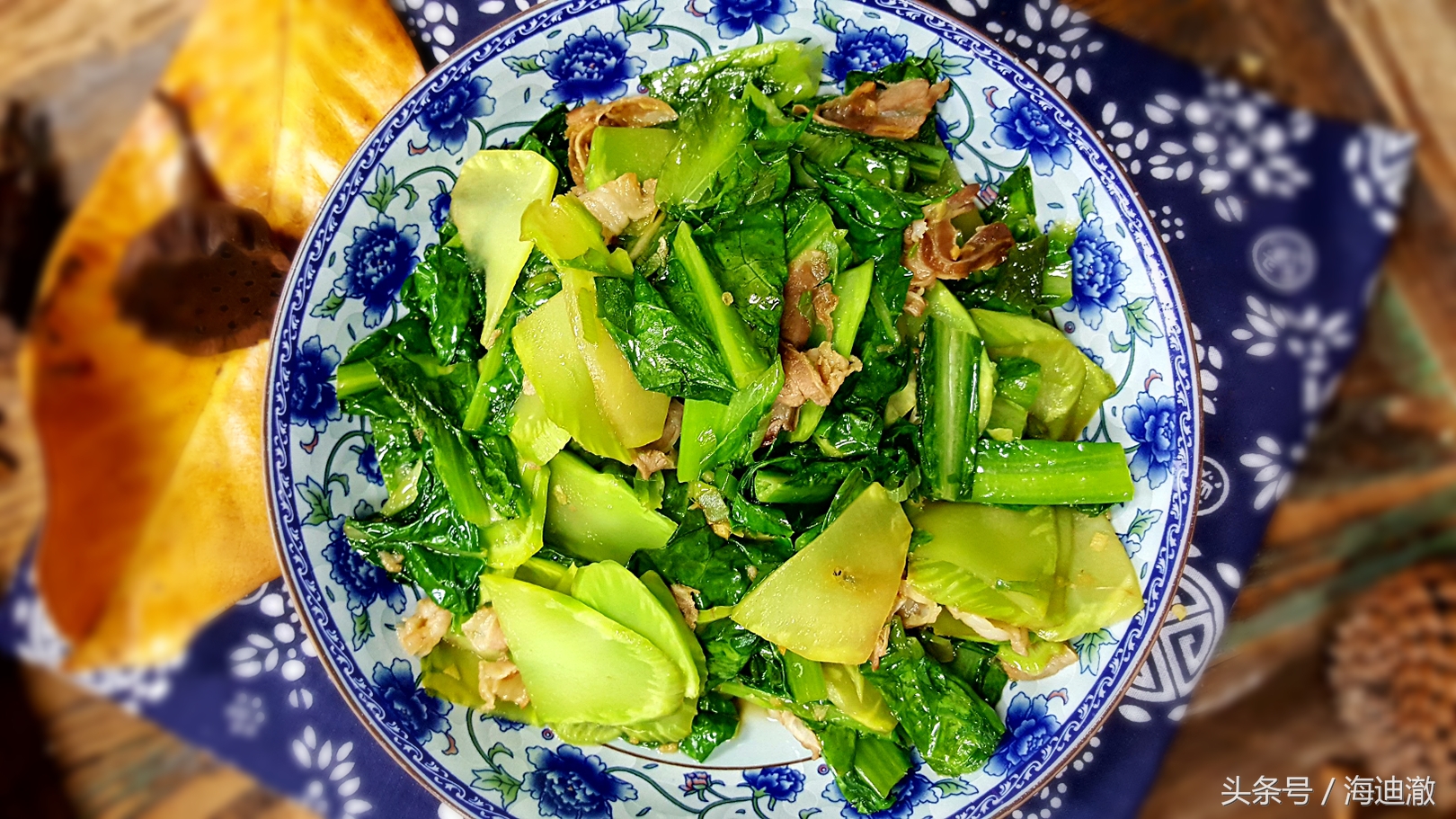 它的叶子常被人丢弃，殊不知其含有大量胡萝卜素孩子吃了长大个