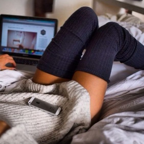 给死宅科普啦！软萌妹子穿过膝袜很好看是怎么回事？