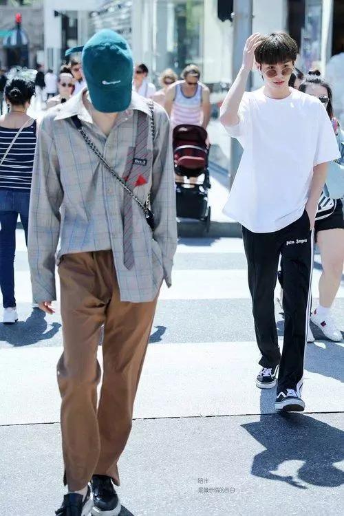 黄明昊小鬼蔡徐坤衣服,蔡徐坤黄明昊应援物拆箱