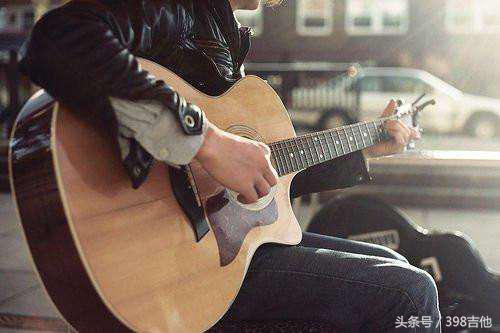 吉他最好弹又好听的歌,吉他分解和弦怎么弹好听