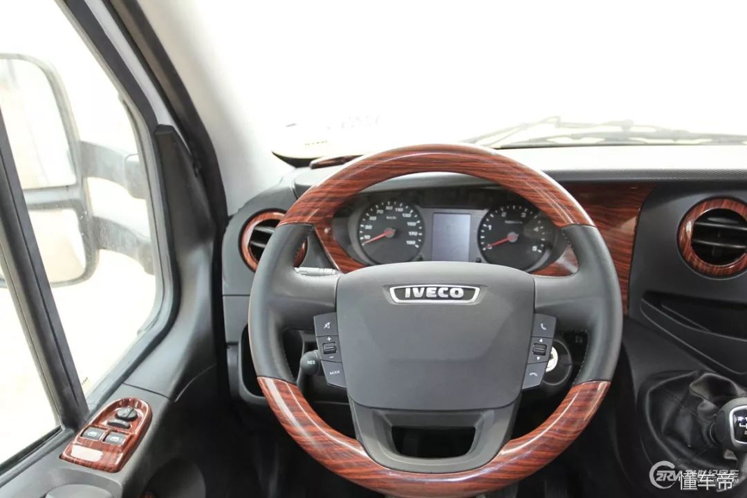 进口100万大额头c型豪华房车,豪华的六座六卧c级房车