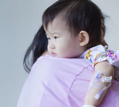 小孩头上有个包一摸会动的,小孩头上的包会动