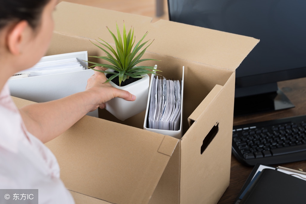 姑娘，别期待了，你爱的那个人不会找你