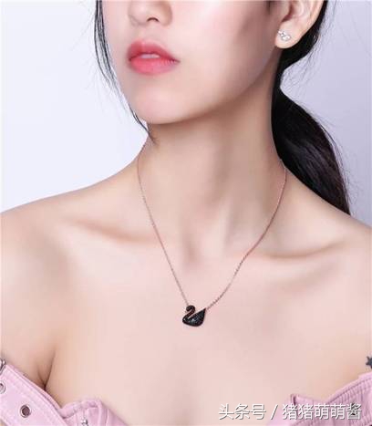 姑娘你那么美情感语录,所有女生带锁骨链都好看