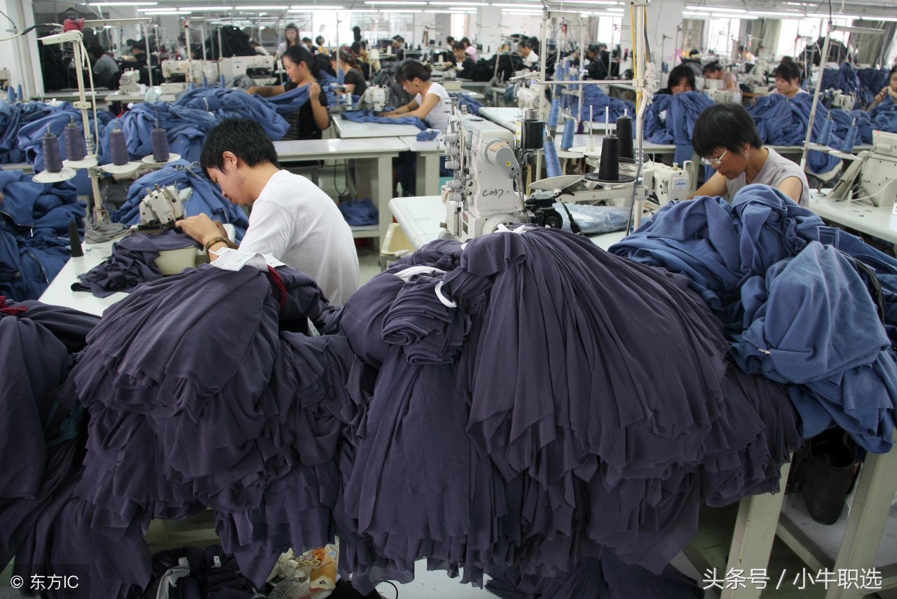 现在服装厂工资是多少?打工妹,月薪1万,包吃包住