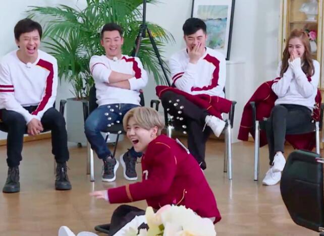 鹿晗跑男意外受伤,跑男团集体赛跑鹿晗