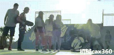 怎么让滑板单个轮子立起来滑行,滑板没有闪光轮