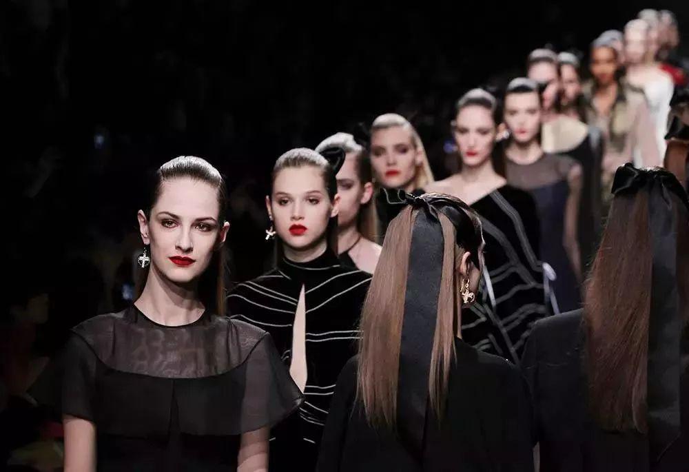 冷暖肤色服装搭配知识,服装搭配知识分享