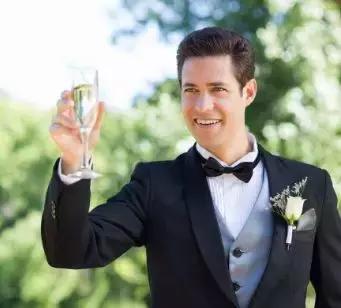 新婚妻子成了“植物人”,90后小伙两次起诉离婚!法院这样判决……