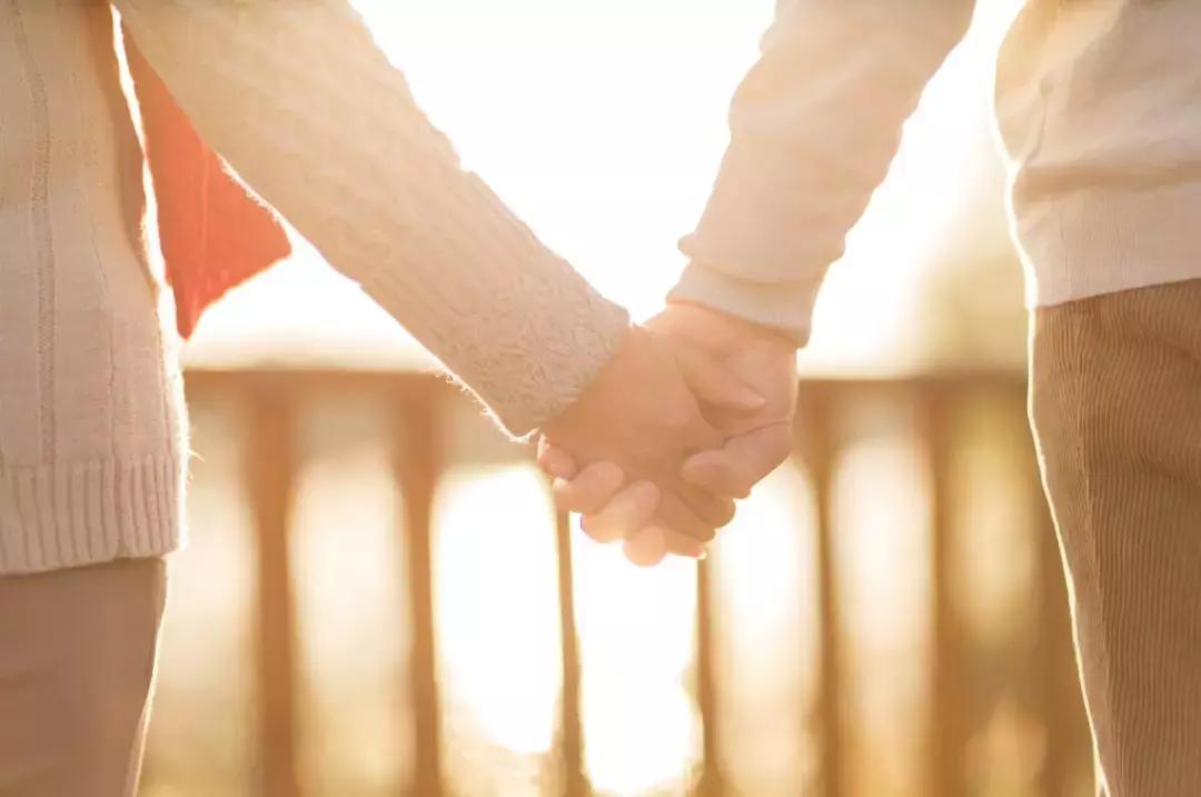 新婚妻子成了“植物人”,90后小伙两次起诉离婚!法院这样判决……