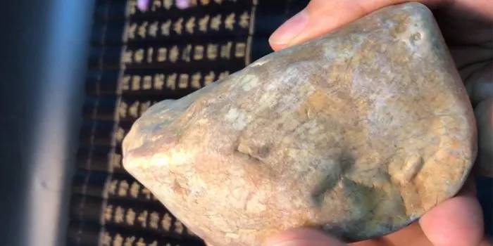 缅甸玉石大马坎场口玉石特征,大马坎水石原石的特点