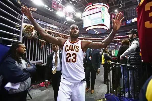 16年夺冠后詹皇采访,詹皇勒布朗