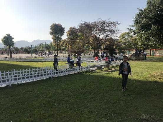 不要只看国外的基础设施，看看我国的小学厉害不厉害！