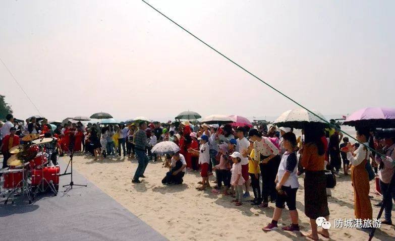 人真多！要挤爆金滩了，防城港再一次嗨翻了！