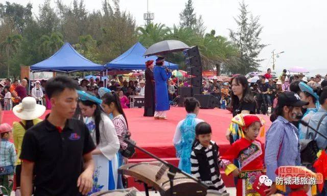 人真多！要挤爆金滩了，防城港再一次嗨翻了！