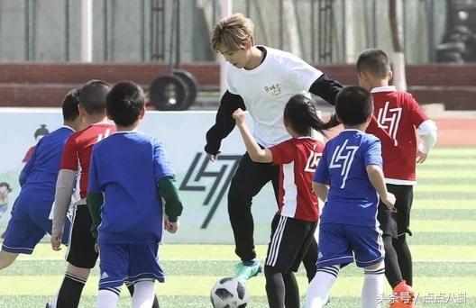 鹿晗怎么不去别的娱乐公司,鹿晗怎么没上2022春晚