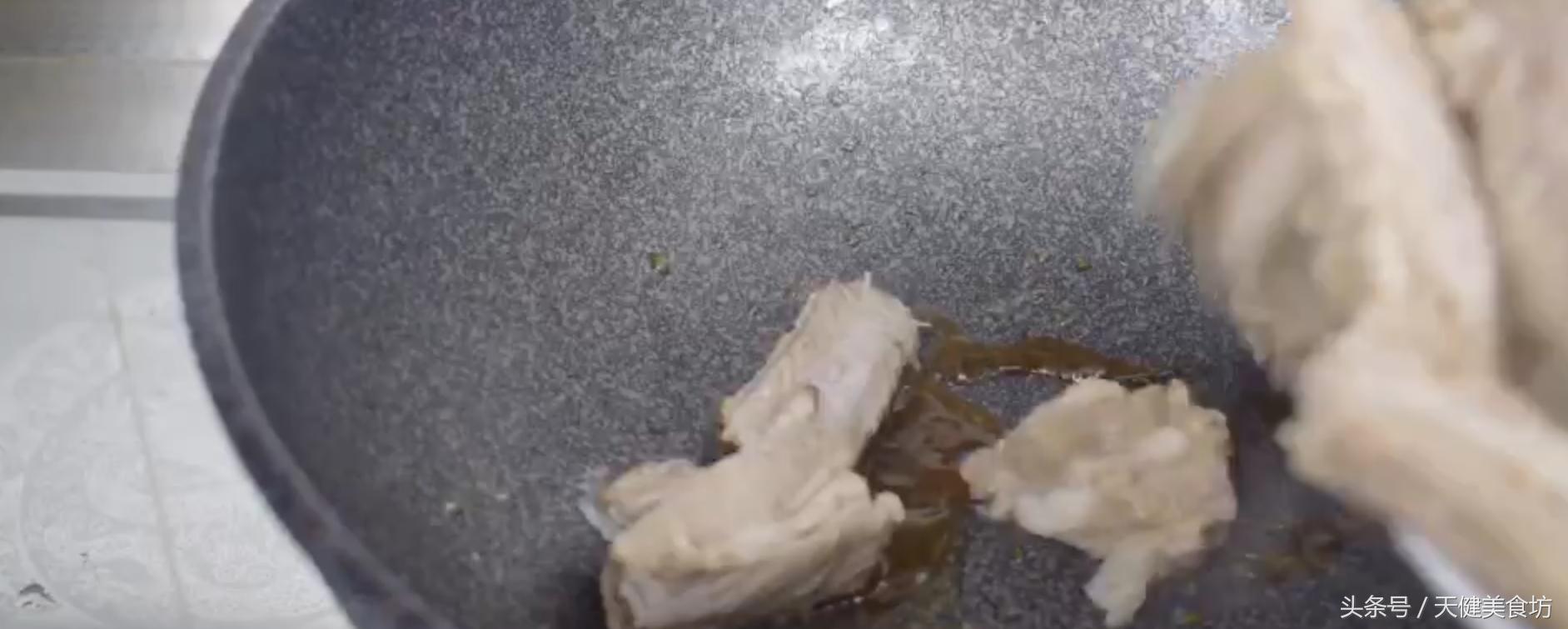 营养美味的排骨焖饭你值得拥有,爱吃排骨的要收藏一道红烧排骨