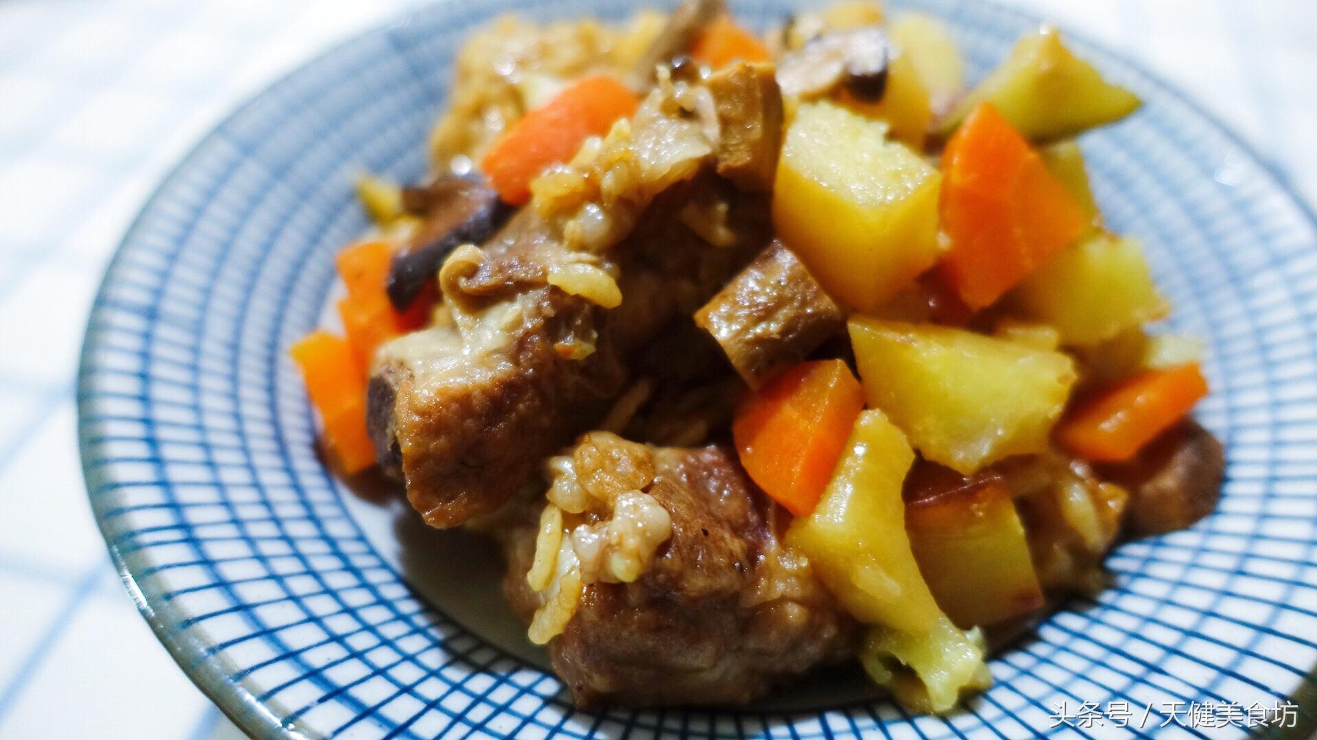 营养美味的排骨焖饭你值得拥有,爱吃排骨的要收藏一道红烧排骨