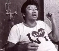 这位导演在当时名气很大！你指定看过他的电影，但你不知道他是谁