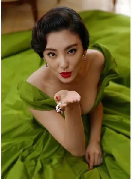 女神杨幂吻戏视频,赵丽颖与杨幂吻戏