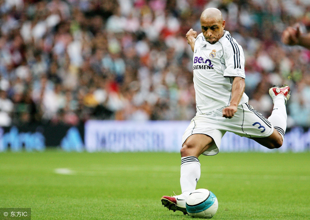 当今足坛世界第一左右脚,当今足坛哪位门将脚法最好