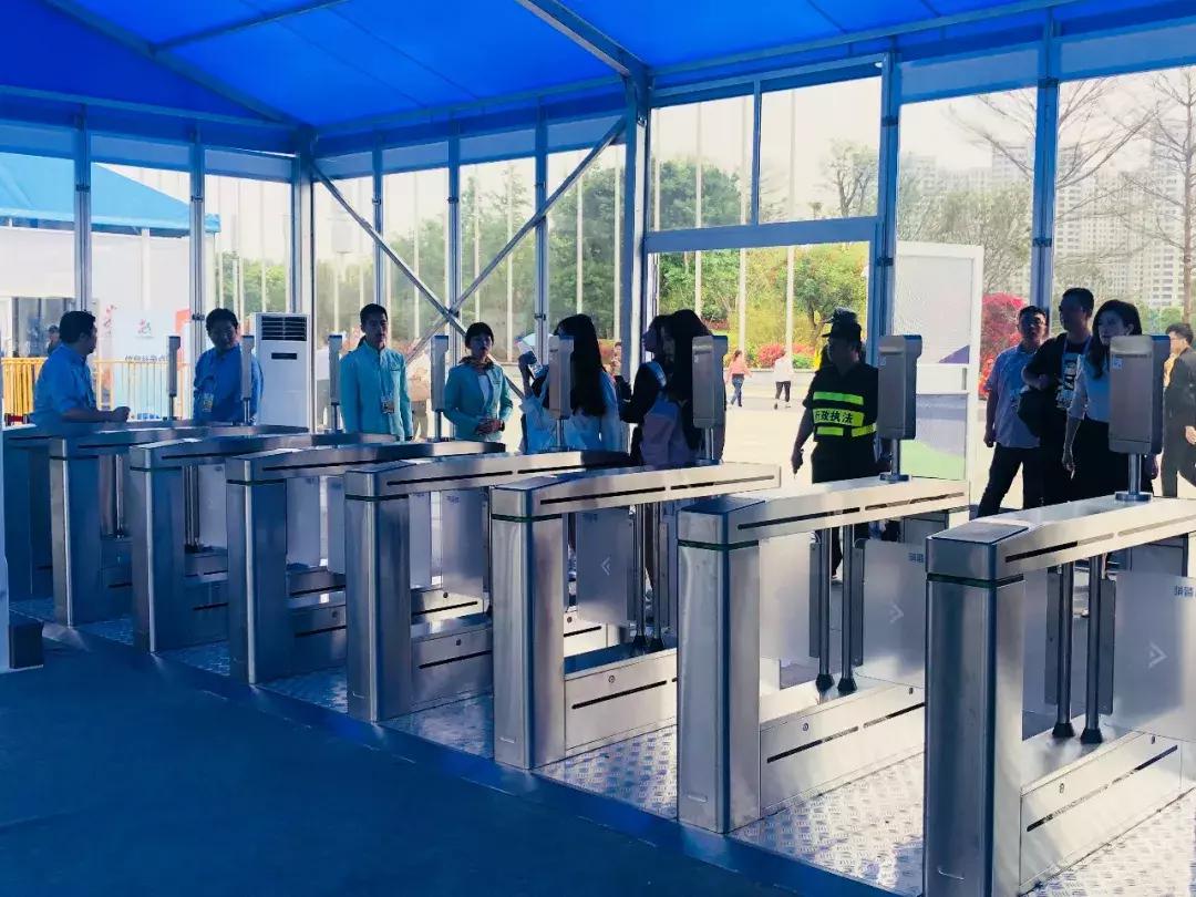 让你们“剁手”、“吃土”的人都来了！求偶遇？逛展追星攻略速收藏！