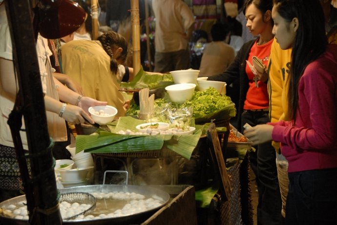 清迈星期日最大的夜市,清迈最大的露天夜市