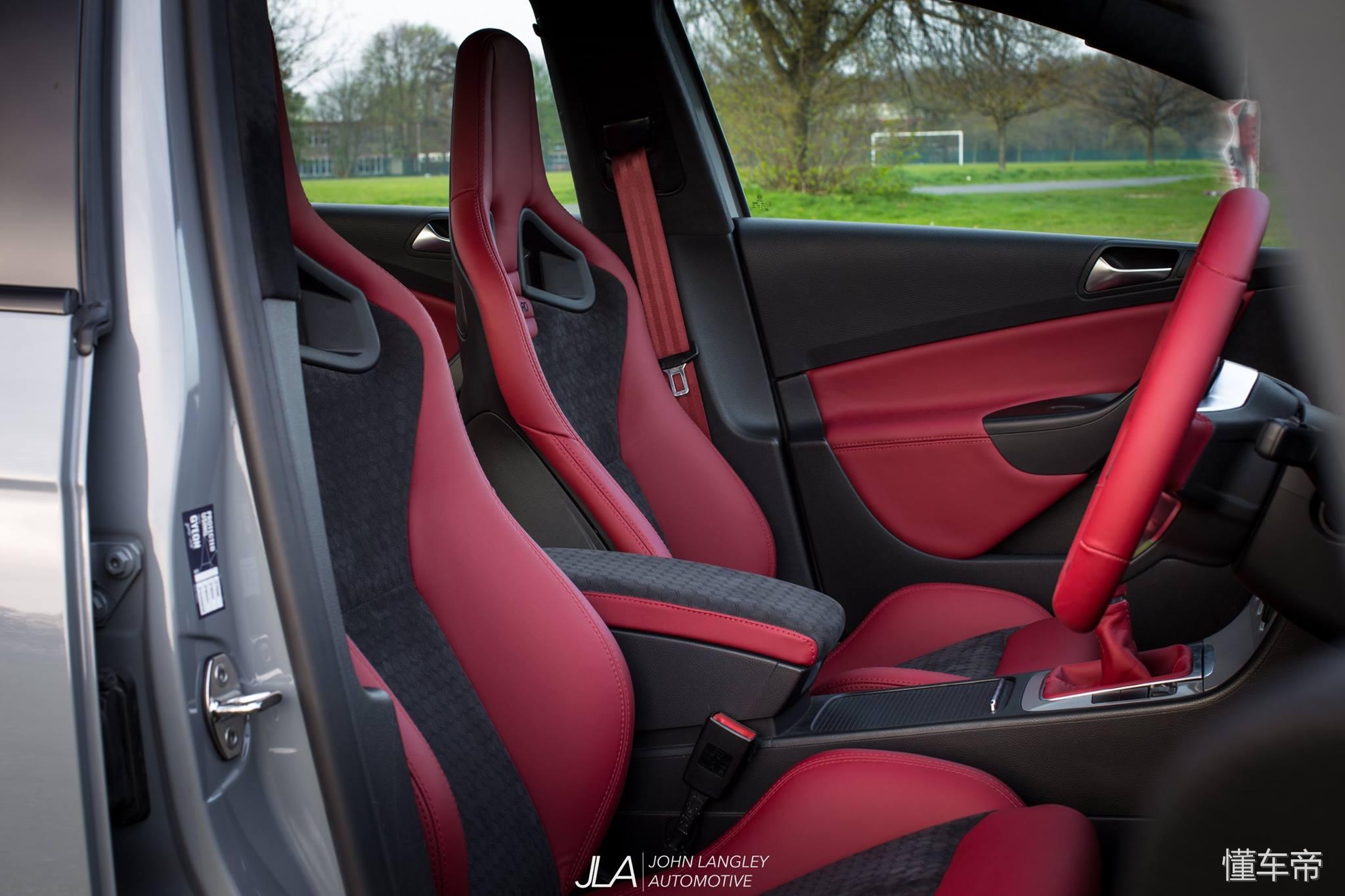 虽然手动挡让人着迷，但是这辆迈腾的轮毂让洗车工抓狂！