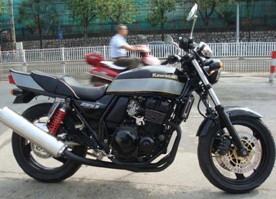 交警扣留摩托车被倒卖,车主被扣留他的车能开吗