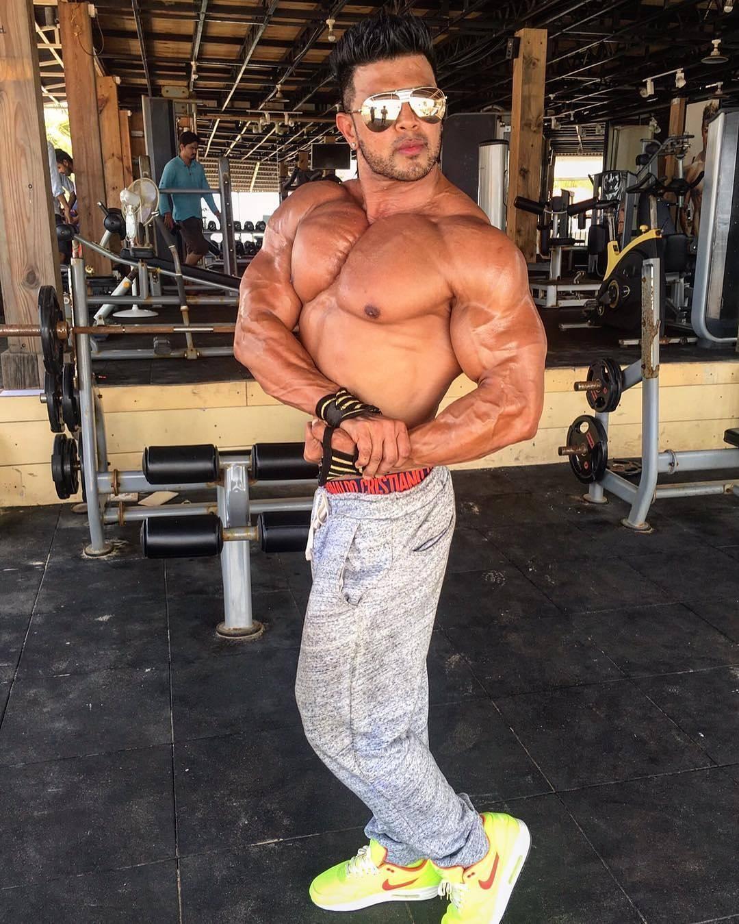 双杠臂屈伸十大禁忌,双杠臂屈伸易犯毛病