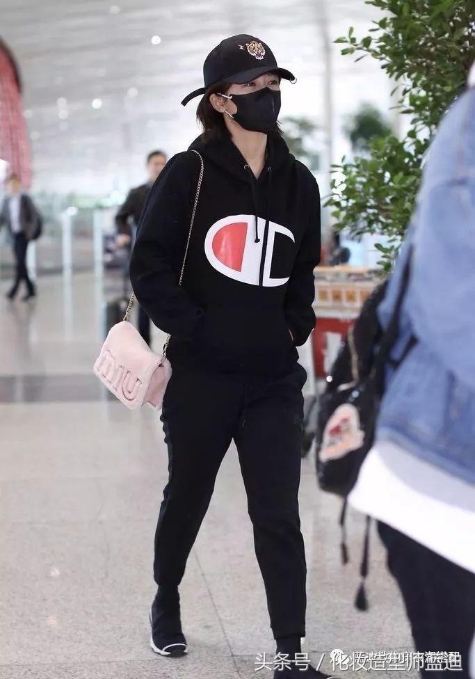 周冬雨庆典着装,周冬雨杨紫红装