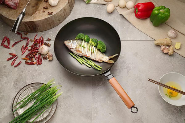 铁锅生锈用它擦一擦保证干净如新,熬粥铁锅生锈了怎么除锈最快