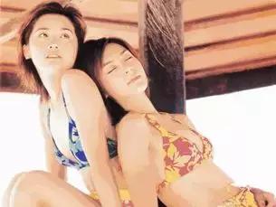 10年后再看“*照门艳**”：3个主人公已经走出那道门，你呢？