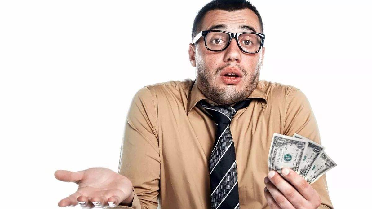 同事借了我1500元不还了能报警不,同事借了一千辞职了不还怎么办