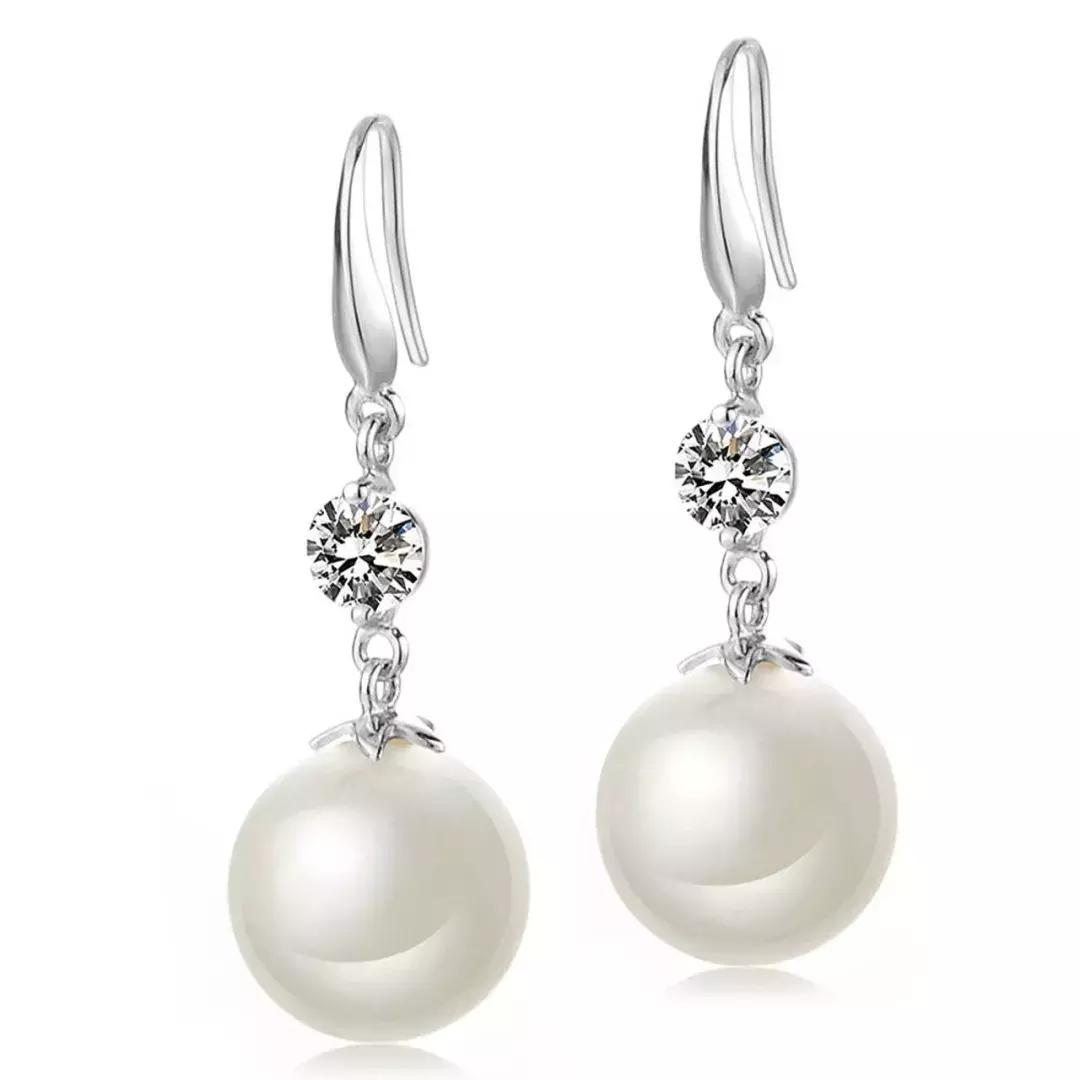 真正的珍珠耳环不变色,珍珠佩戴后变得更有光泽了