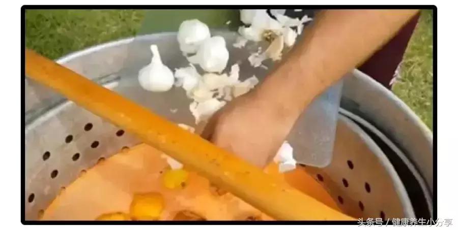 新奥尔良也从来不存在烤鸡翅和烤鸡腿堡那只有吃不完的小龙虾