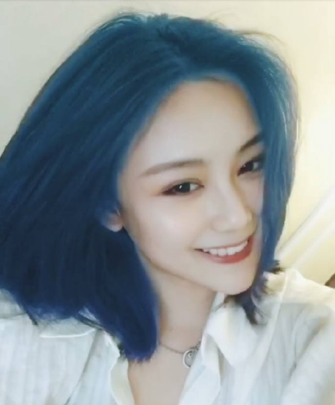 唐人街探案2的绿发女孩kiko，在现实生活中也是那么活泼可爱