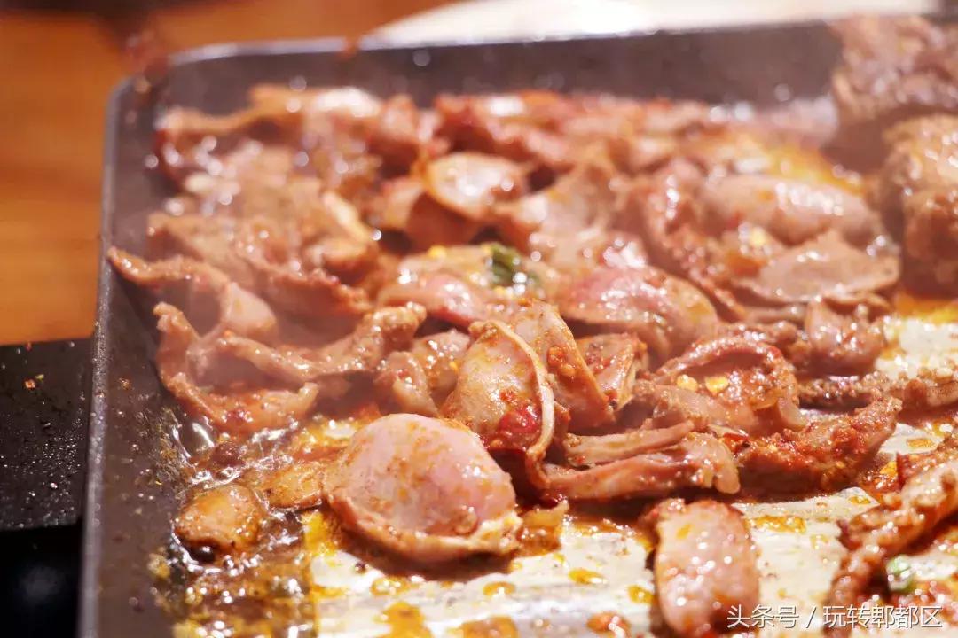 又一家高颜值花园音乐烤吧入驻郫都，趁五一快去痛快的搓一顿吧！