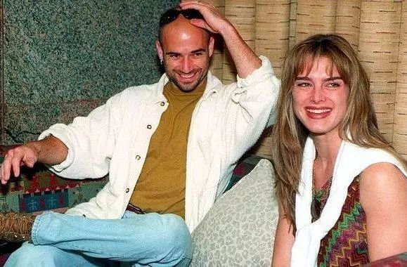 10岁全裸上镜《花花公子》，她的美貌被好莱坞誉为世界第八大奇迹