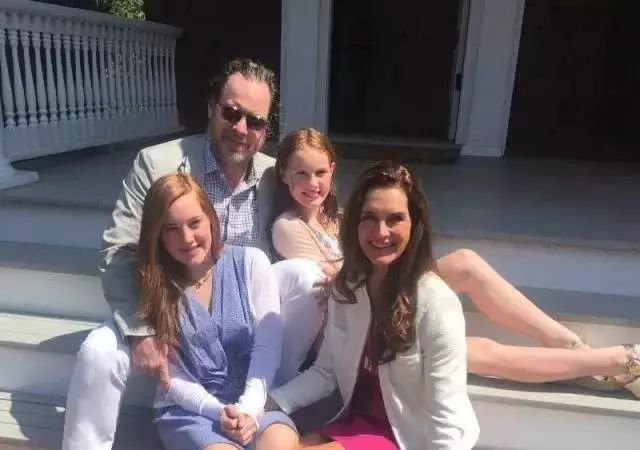 10岁全裸上镜《花花公子》，她的美貌被好莱坞誉为世界第八大奇迹