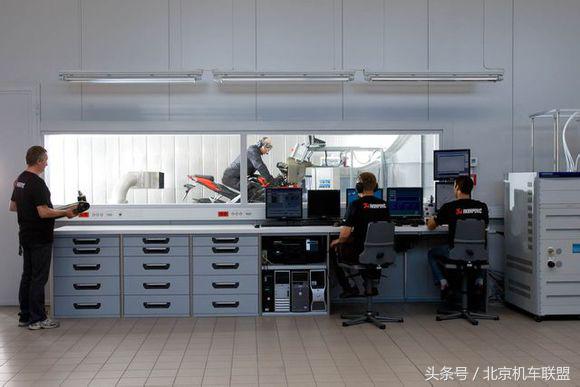 天蝎排气制造过程,akrapovic天蝎排气宝马3系