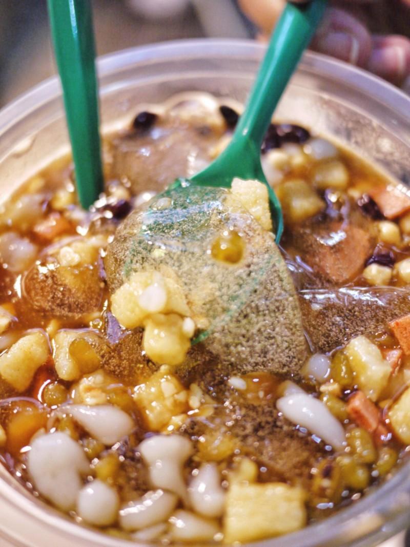 曾经的美食帝国强势回归，建设路要火了！