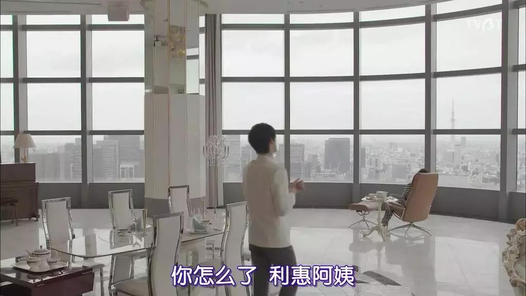 剧情老套夸张但没有违和感 (剧情很老套但是很好看)