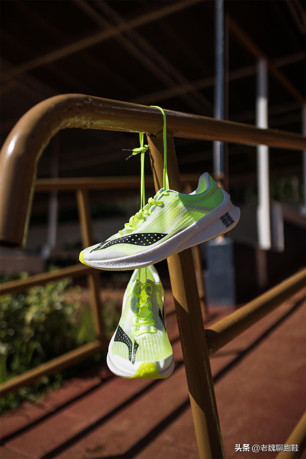 是李宁的飞电好还是高配版绝影好,是李宁的跑鞋好还是耐克的跑鞋好