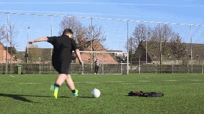 足球电梯球教学c罗,c罗的经典刷球动作