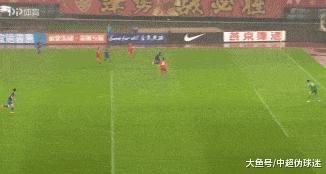 索萨为什么都没球踢,索萨抢点解围