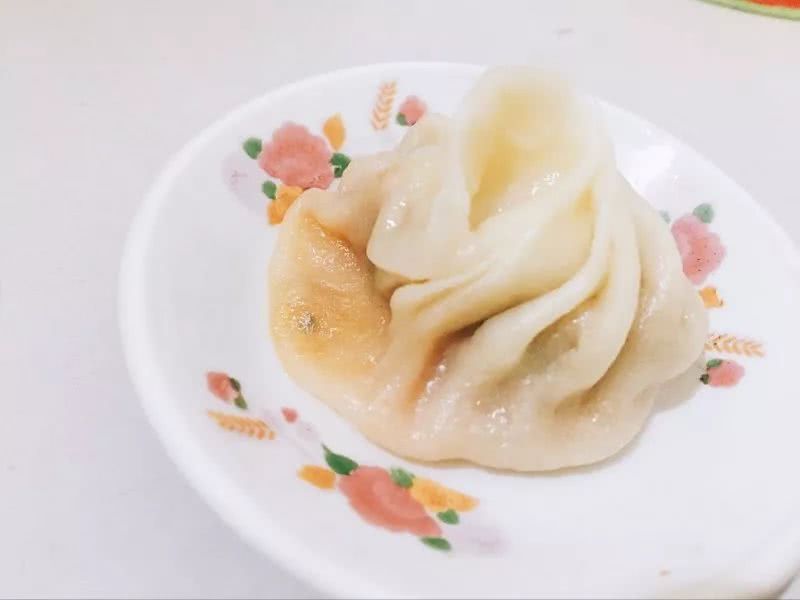 我带着秤和卷尺，去吃这几家小笼包！差点被赶跑