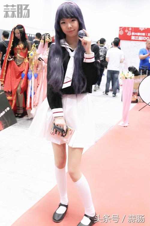 漫展coser小姐姐对粉丝的暖心瞬间,漫展cos摆动作甜妹