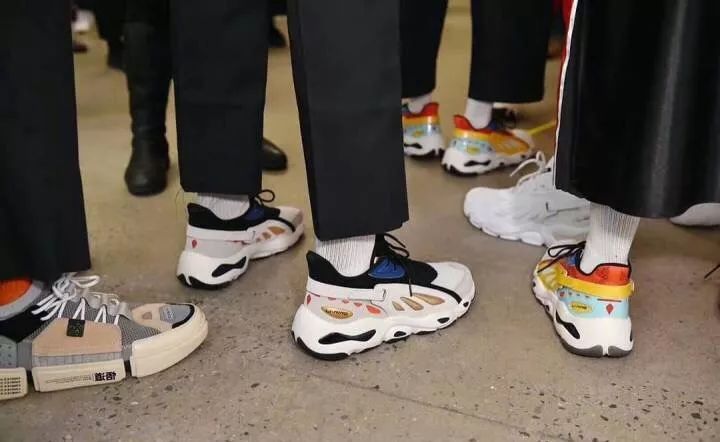 巴黎世家老爹鞋一代二代三代区别,巴黎世家老爹鞋track3.0